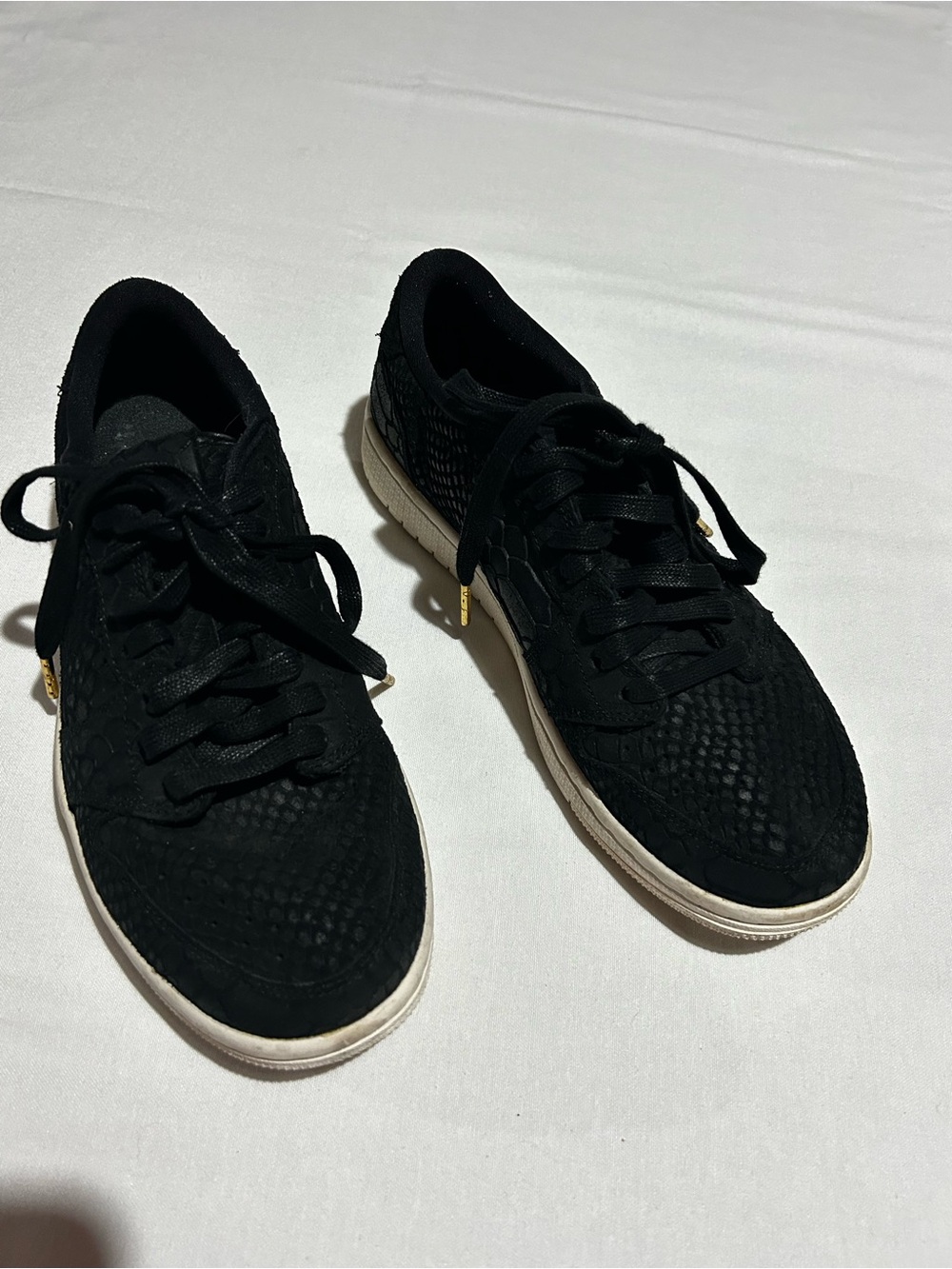 Nike Black Textured Low-Top Athletic Sneakers with White Midsole